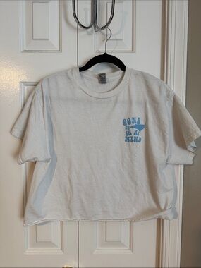 Cropped White Short Sleeve Tee with Blue 'Gone to Carolina on My Mind' Graphic